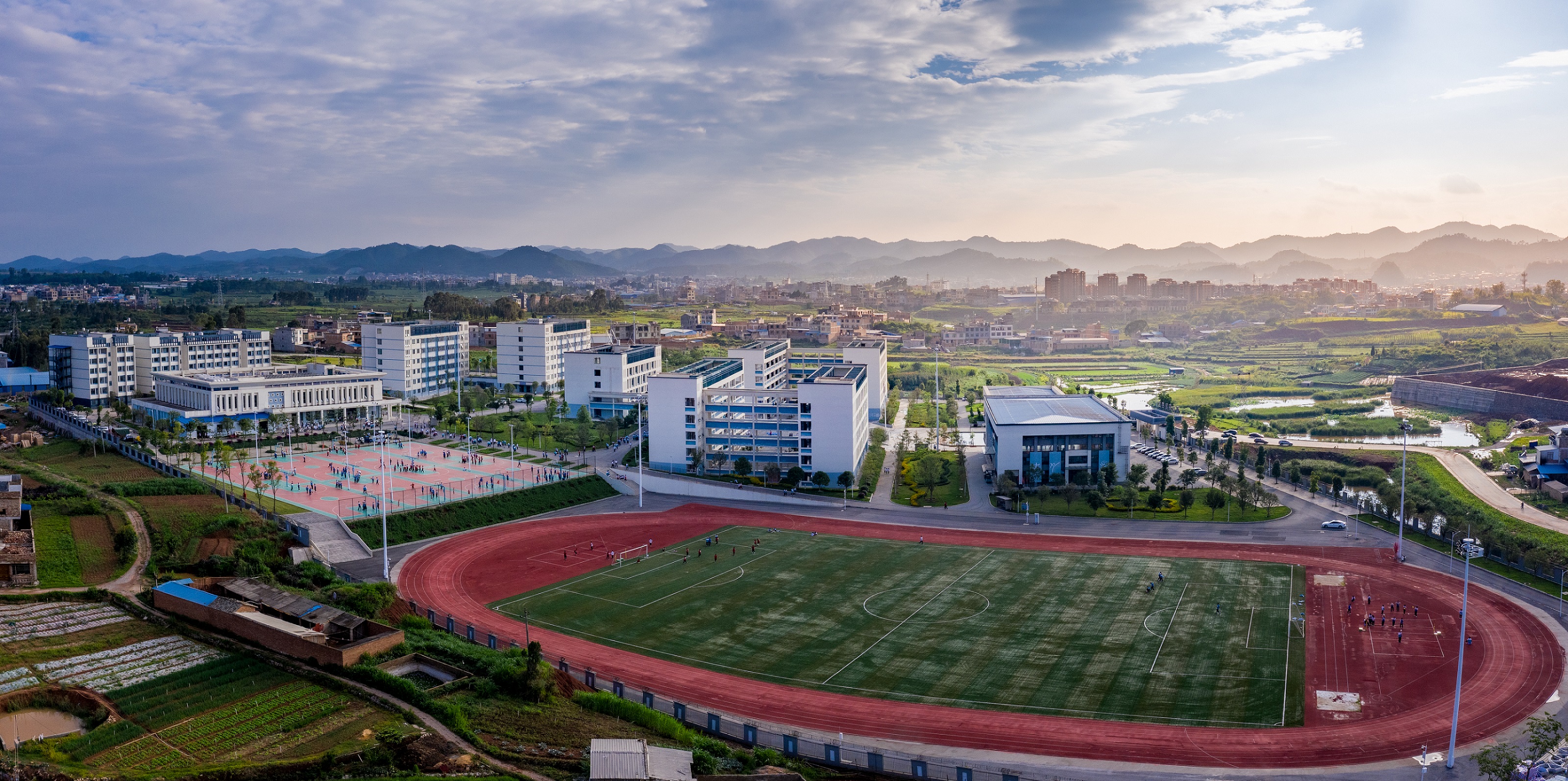 砚山实验中学初中部校园宣传片2